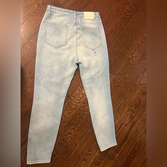 Closed Baker High-Rise
Distressed Slim Jeans sz 28 - Picture 12 of 13